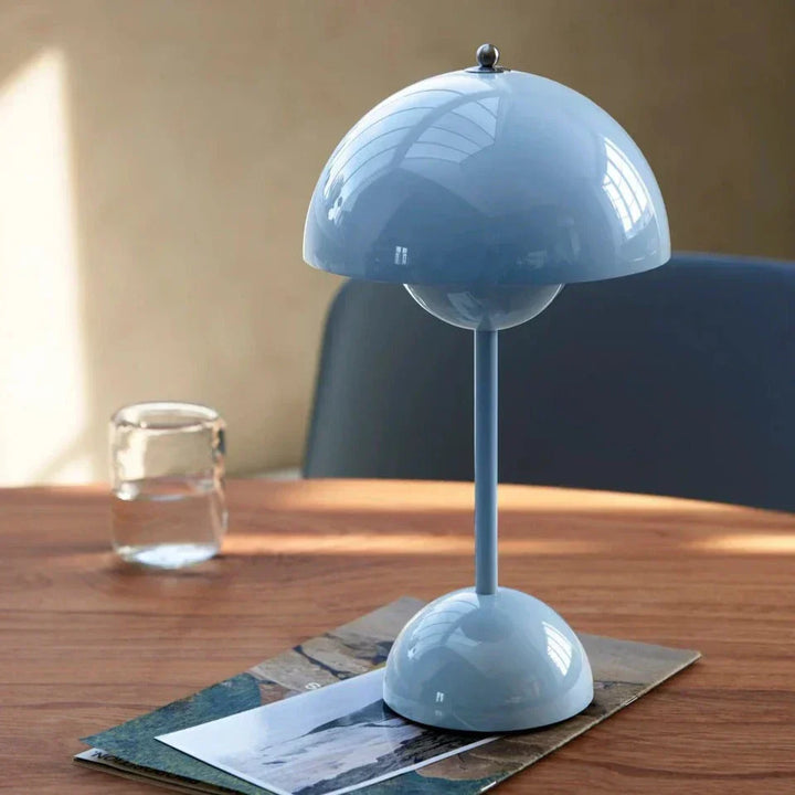 Ściemnialna lampa stołowa MoonGlow, bezprzewodowa do sypialni.