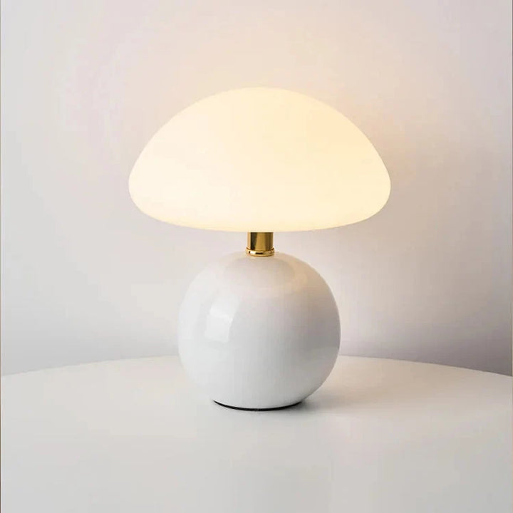 Dekoracyjna lampa stołowa grzyb, styl retro. Oświetlenie LED z regulacją, tworzy ciepły nastrój w salonie.