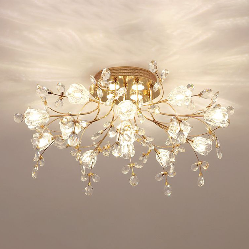 Złota lampa sufitowa LED do sypialni. Kryształowe kwiaty Art Deco stworzą wyjątkowy klimat.