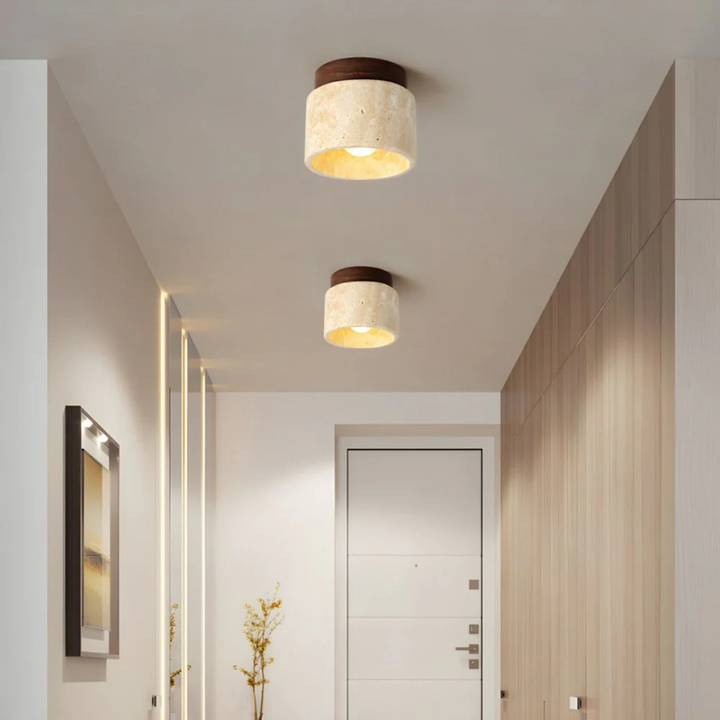 Stylowa lampa sufitowa Japandi z ciepłym światłem LED. Biały klosz marmurowy, orzechowe drewno. Elegancki design.
