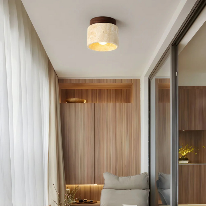 Designerska lampa sufitowa Japandi, oświetlenie LED. Klosz z marmuru, minimalistyczna forma, akcenty drewna orzechowego.