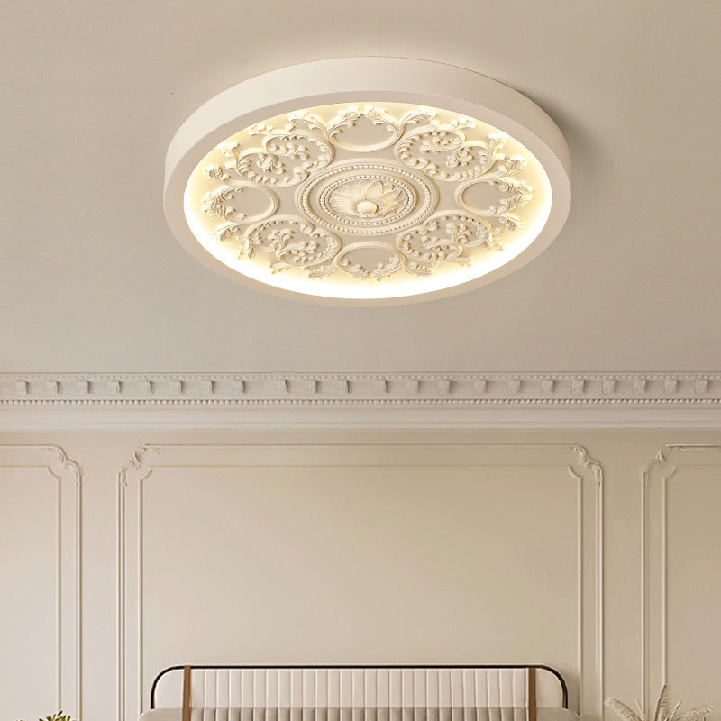 Ściemnialna lampa sufitowa LED z pilotem i ornamentem. Płaskie oświetlenie nowoczesne, idealne do salonu.
