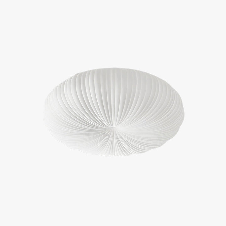 Minimalistyczna lampa sufitowa LED z plisowanym kloszem do salonu. Biała, nowoczesna dekoracja wnętrz.