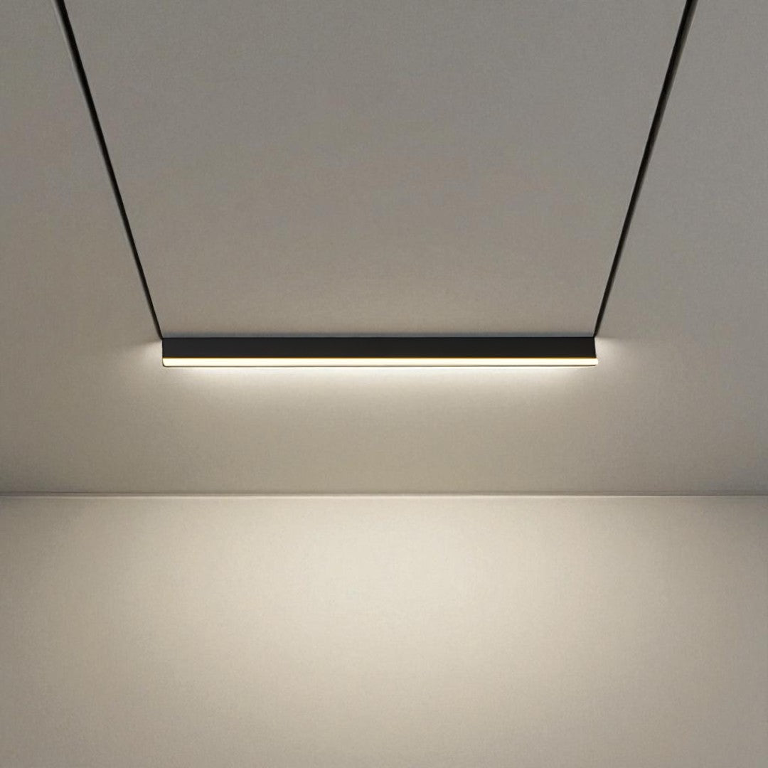 Czarna długa lampa sufitowa LED. Nowoczesne, minimalistyczne oświetlenie do salonu.