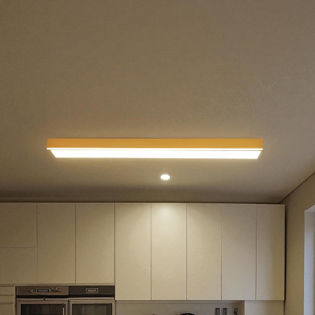 Biała skandynawska lampa sufitowa LED. Podłużne, proste oświetlenie do salonu lub kuchni.