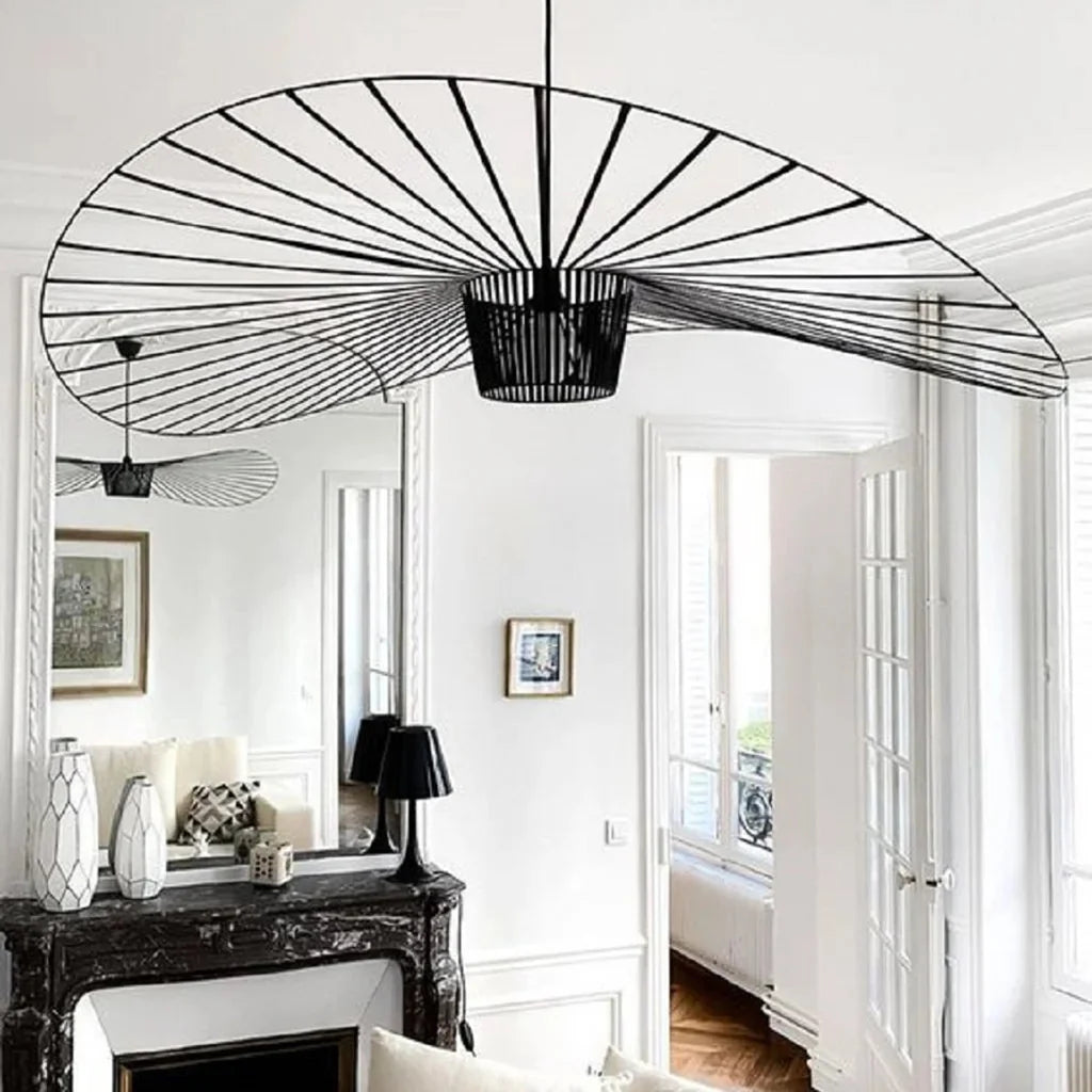 Elegancka lampa wisząca kapeluszowa LED, czarny mat, do nowoczesnego salonu.
