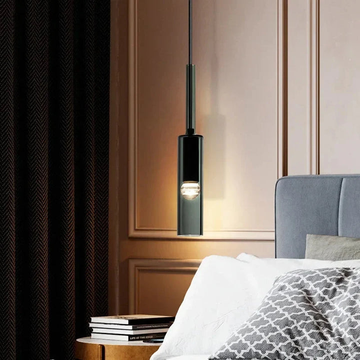 Designerska lampa wisząca LED do kuchni, przezroczysty szklany klosz cylindryczny, styl minimalistyczny.