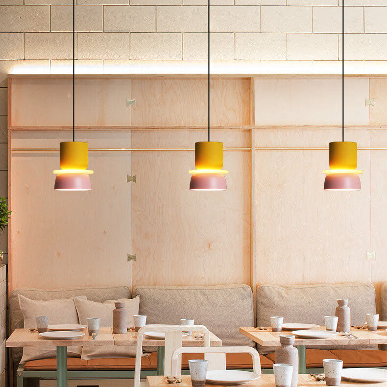 Skandynawska lampa wisząca Macarons, metalowa. Pastelowa, geometryczna, z oprawką E27. Designerski dodatek.