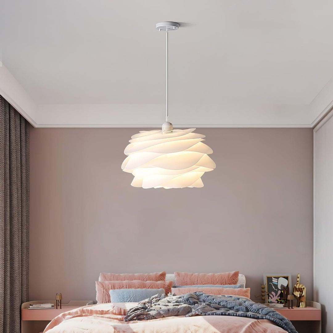 Kwiatowa lampa wisząca z białego PVC, skandynawska. Romantyczne światło do pokoju dziecięcego.