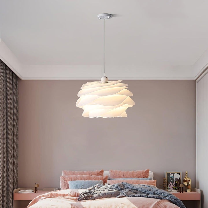 Kwiatowa lampa wisząca z białego PVC, skandynawska. Romantyczne światło do pokoju dziecięcego.