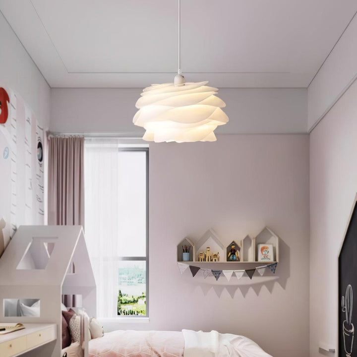 Lampa wisząca skandynawska, kwiatowy kształt, biała. Oświetlenie E27 do jadalni.