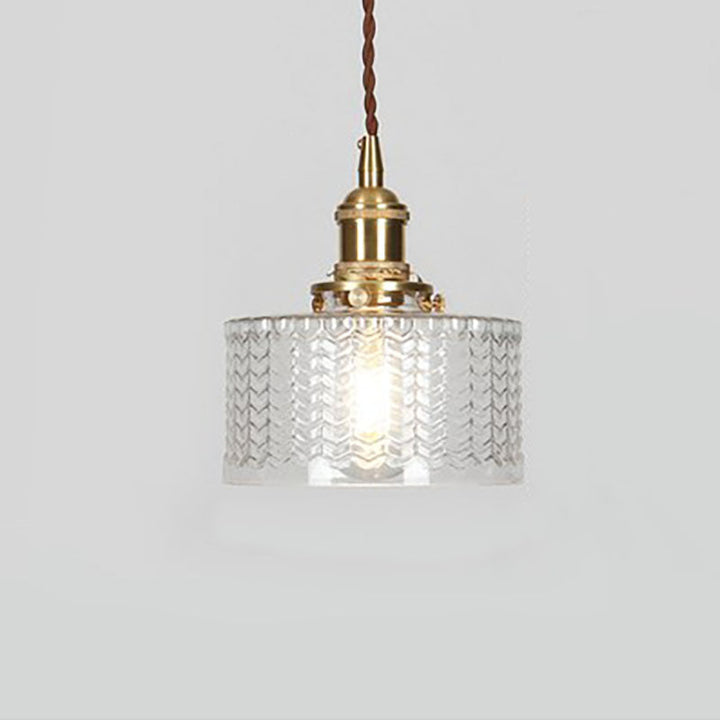 Oświetlenie vintage: Lampa wisząca z teksturowanym szklanym kloszem, stylowy element designu.