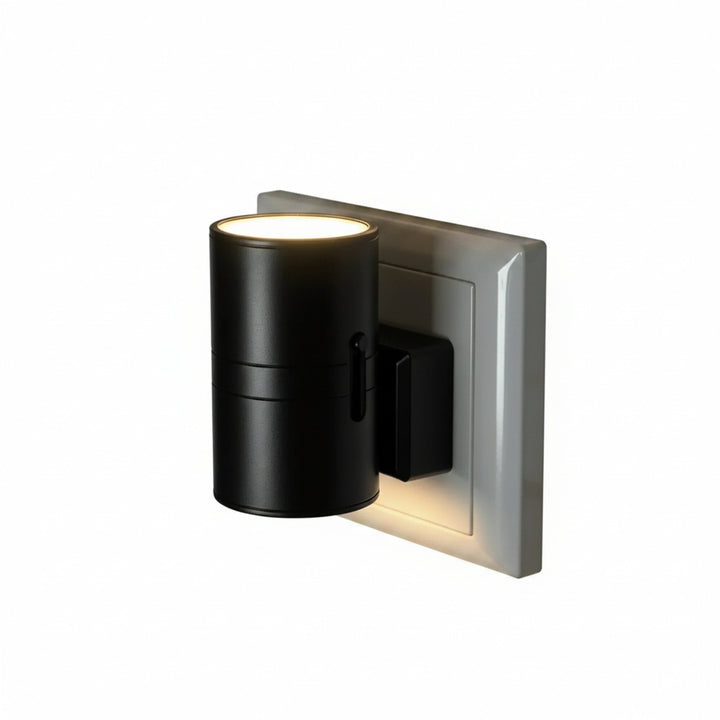 Lampka nocna LED do gniazdka z czujnikiem zmierzchu i regulacją jasności. Minimalistyczny design.
