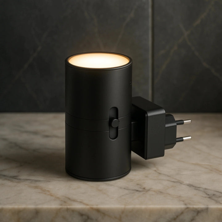 Lampka LED do gniazdka z płynną regulacją jasności. Ciepłe, energooszczędne światło. Design minimalistyczny.