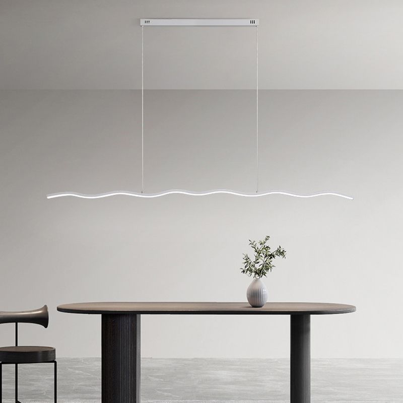 Lampa wisząca LED WaveGlow z falistą linią, idealna nad stół w jadalni.