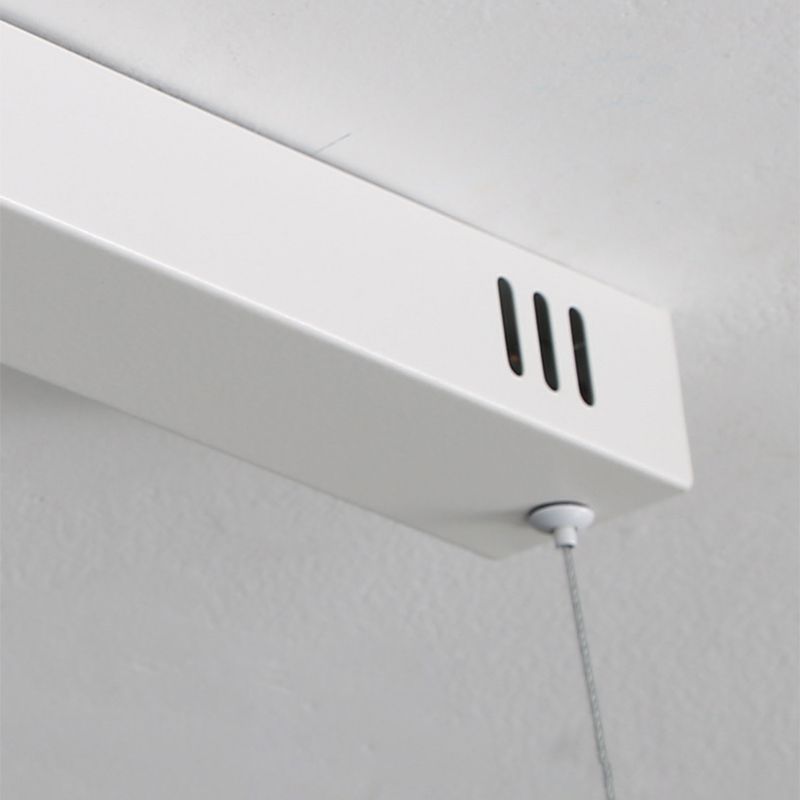 Falista lampa wisząca LED WaveGlow, tworząca atmosferę w salonie, sypialni, jadalni.