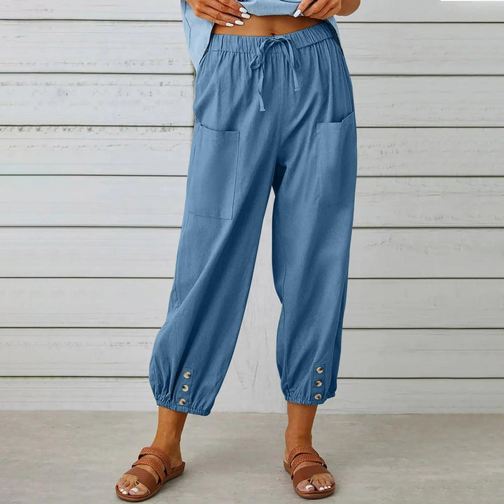 Uniwersalne damskie spodnie capri z troczkiem, lekkie i przewiewne, idealne do letnich stylizacji.