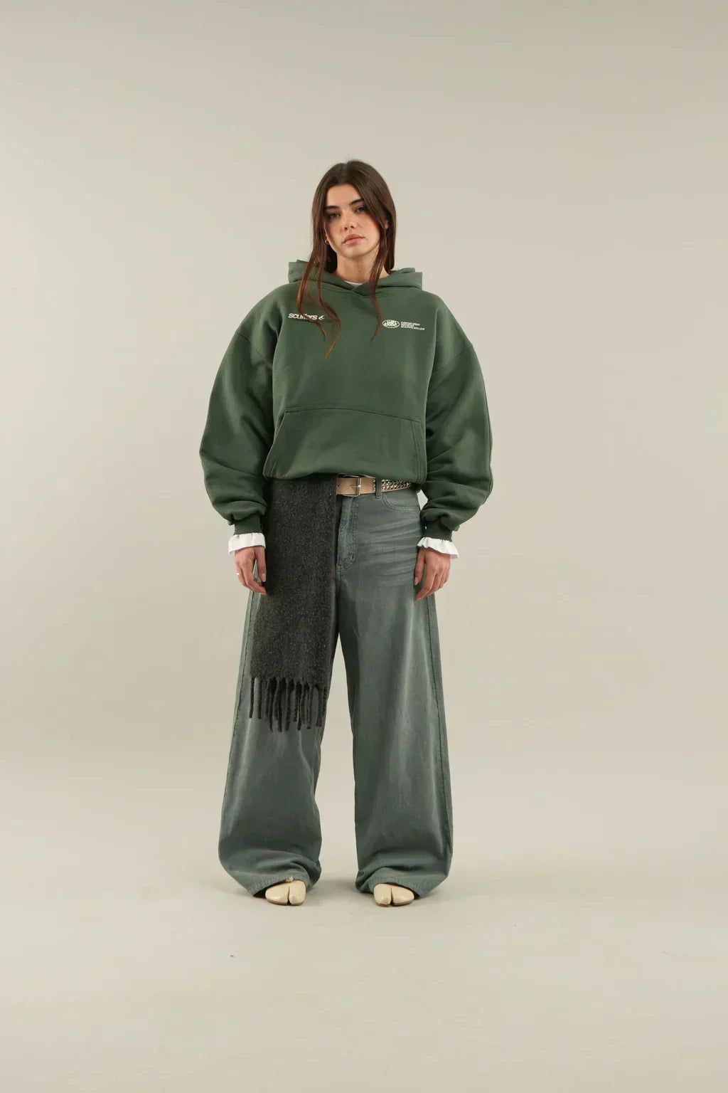 Komfortowa bluza męska z kapturem, uniwersalny styl, pasuje do wielu outfitów, modna na co dzień.