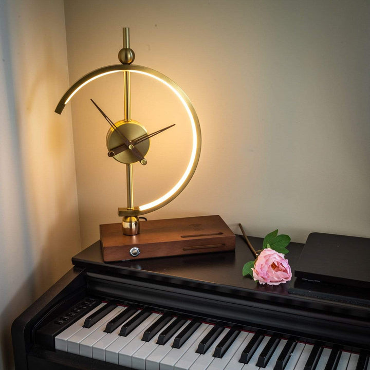 Lampa-budzik KyotoGlow z ładowarką Qi. Oświetlenie LED, minimalistyczny design do każdego wnętrza.