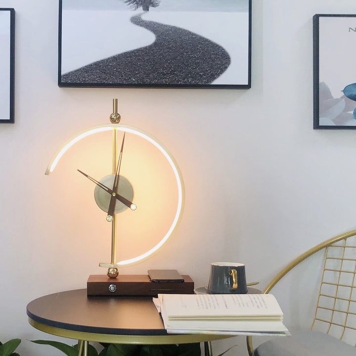 Energooszczędna lampa LED KyotoGlow. Budzik i bezprzewodowa ładowarka Qi. Nowoczesny design do sypialni.