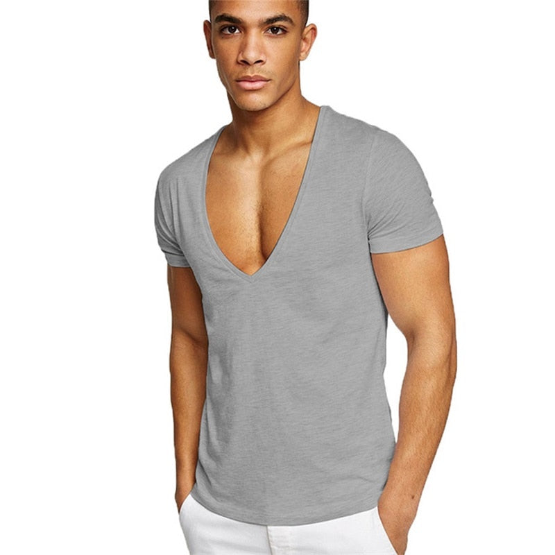 Stylowa męska koszulka V-neck, casualowa i komfortowa na ciepłe dni. Moda męska.