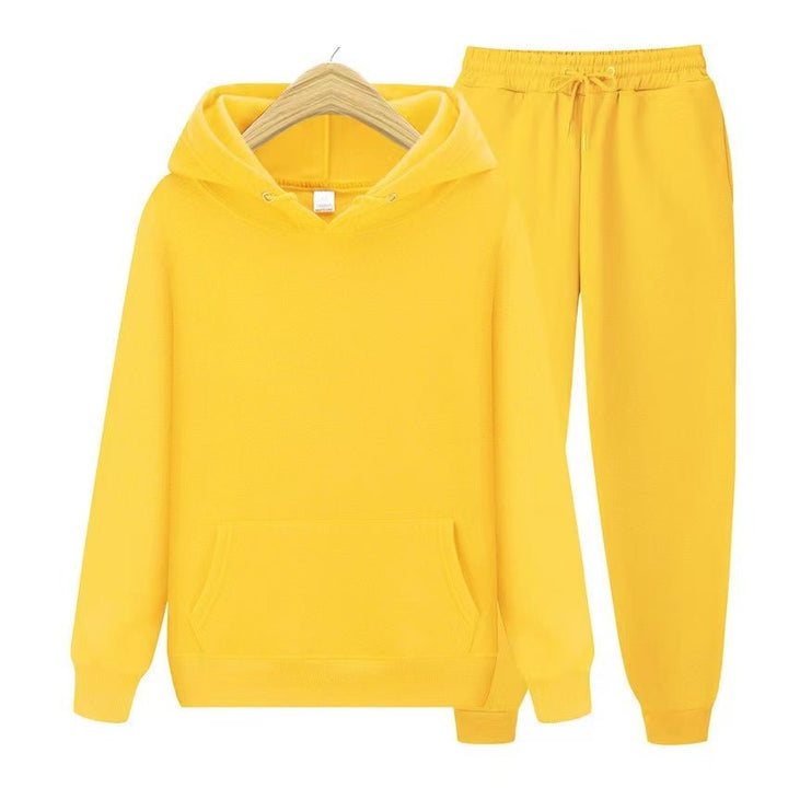 Uniwersalny męski dres z kapturem. Idealny na trening, spacer, relaks. Modny i wygodny.