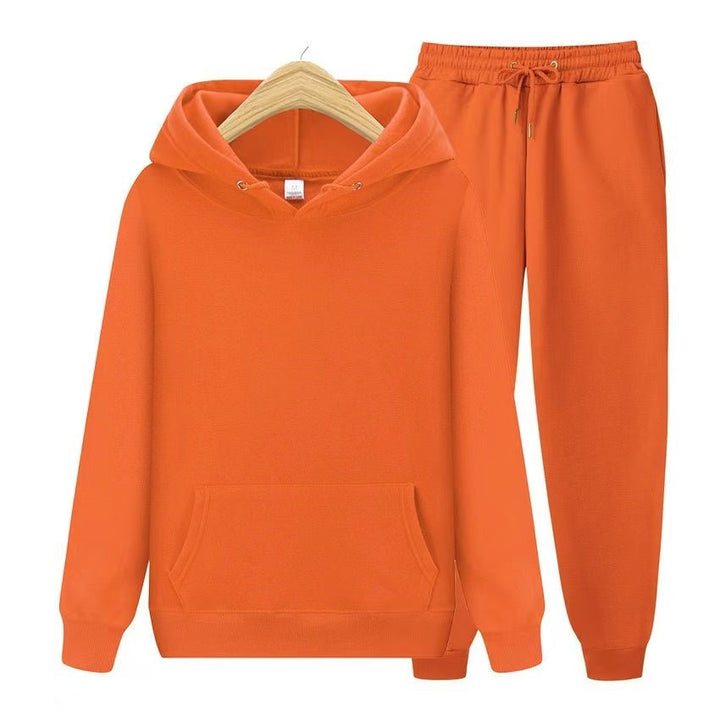 Modny dres męski, bluza z kapturem i spodnie. Stylowy komplet na każdą okazję.