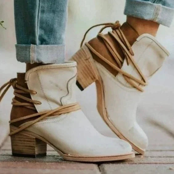 Damskie botki westernowe wiązane na słupku, idealne do stylizacji boho i casualowych. Stylowe i komfortowe obuwie.