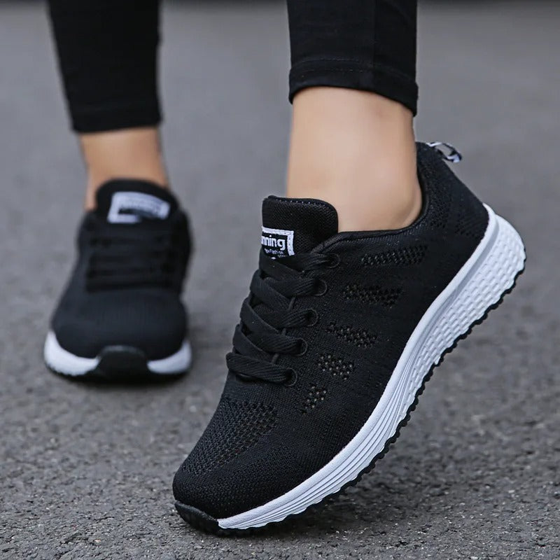 Oddychające trampki damskie z siateczki, stylowy design. Lekkie buty casual do codziennego użytku.