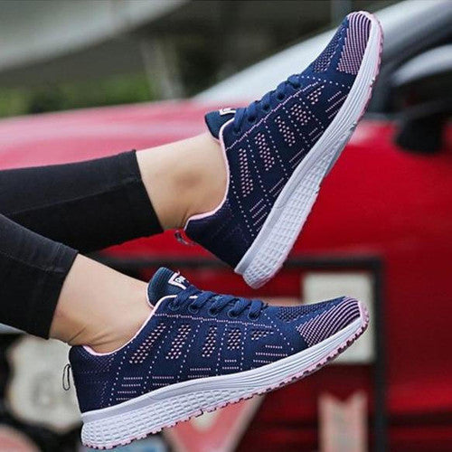 Para damskich trampek siateczkowych, oddychających. Uniwersalne, wygodne buty casual-sportowe na każdą okazję.