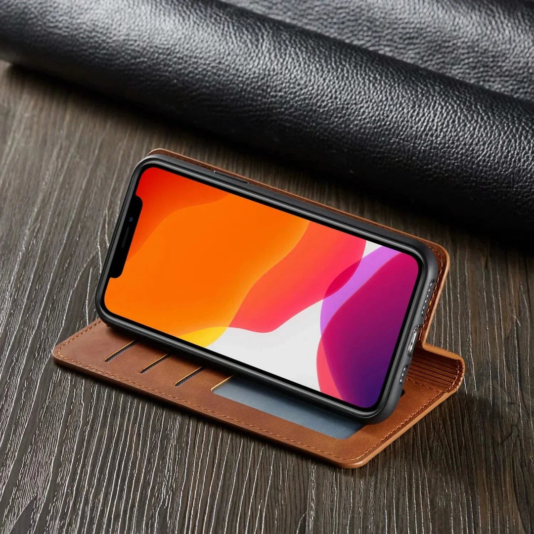 Wielofunkcyjne etui GripFold ze skóry na iPhone. Magnetyczne zamknięcie i solidna ochrona telefonu.