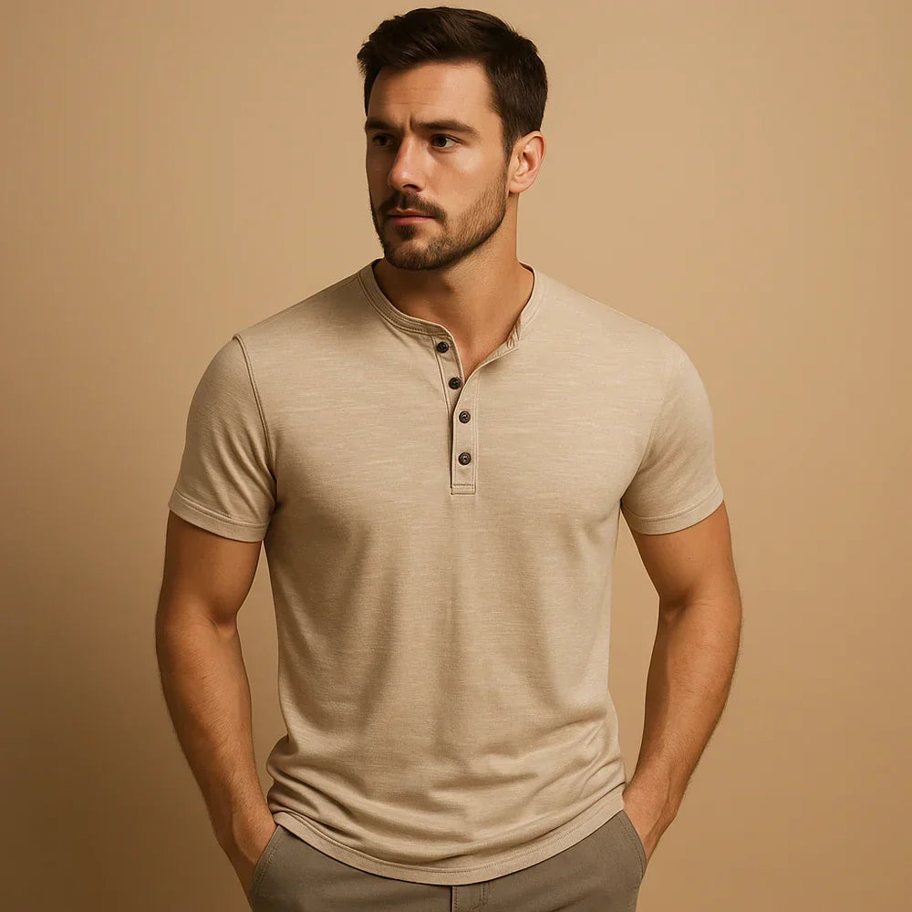 Komfortowy męski T-shirt Henley z guzikami i krótkim rękawem. Doskonały na wiosnę i lato, uniwersalna odzież męska.