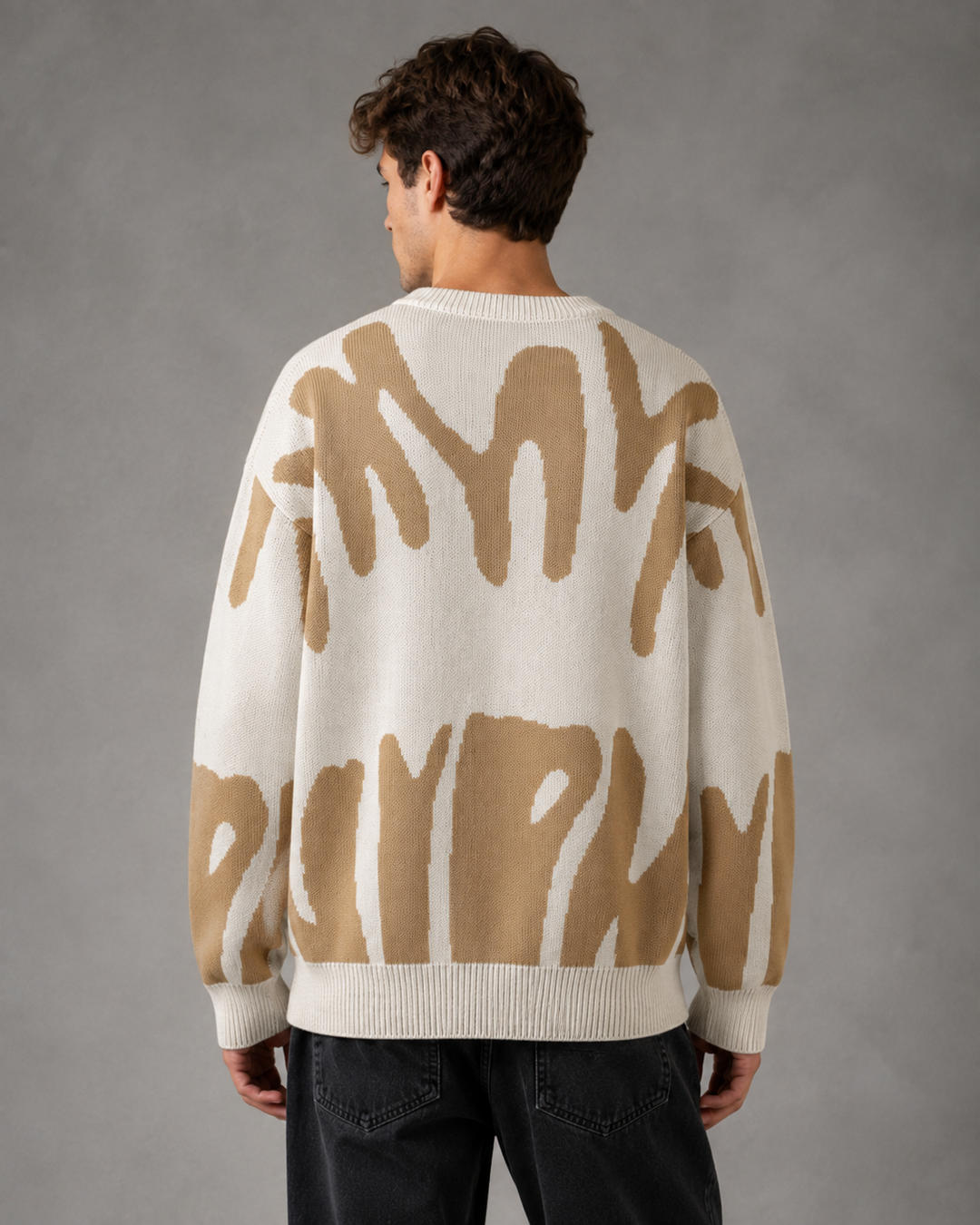 Sweter męski casual z abstrakcyjnym printem, komfortowy i modny, do stylizacji warstwowych.