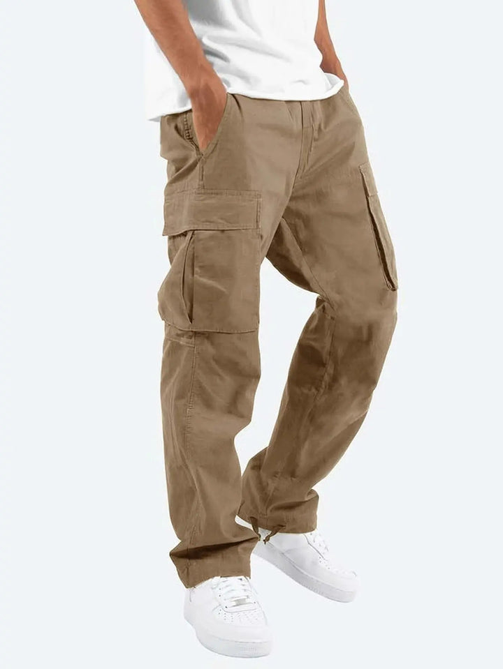 Stylowe męskie spodnie cargo z licznymi kieszeniami, w luźnym kroju. Idealne dla miłośników streetwearu.