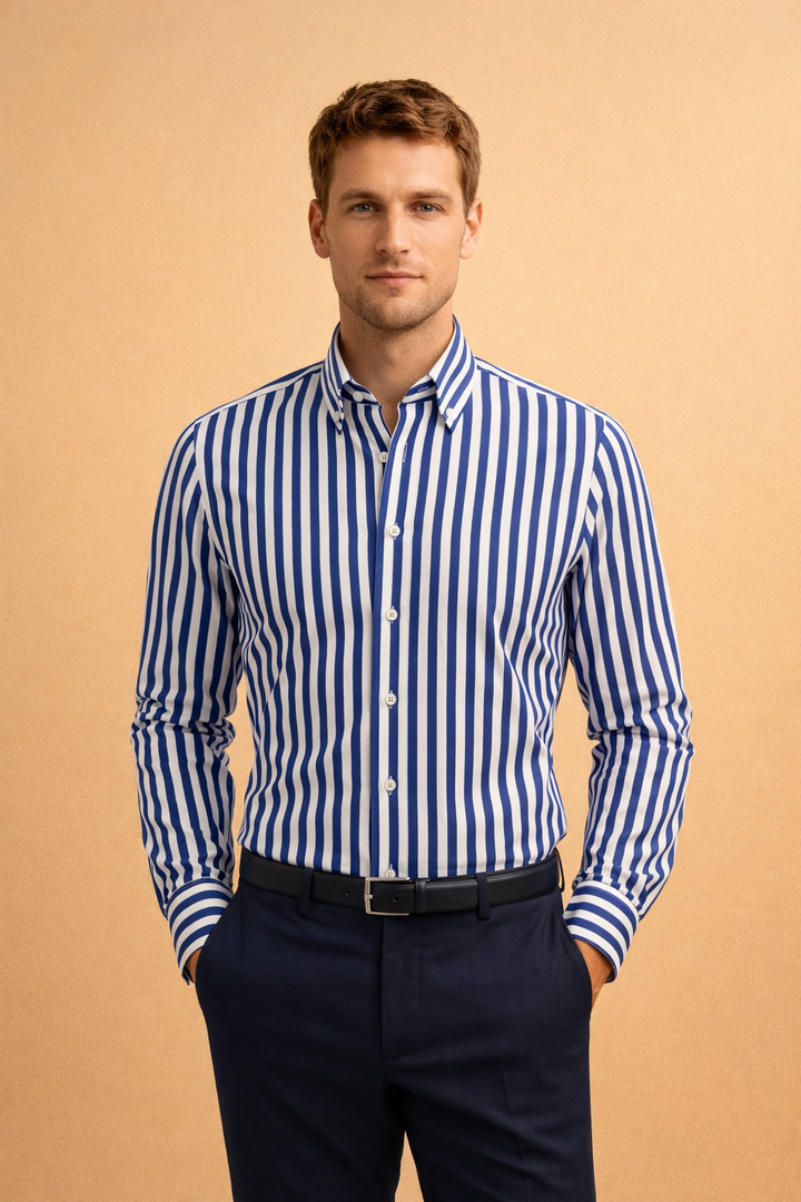 Męska koszula slim fit w pionowe paski, elegancki krój, idealna do stylizacji smart casual.