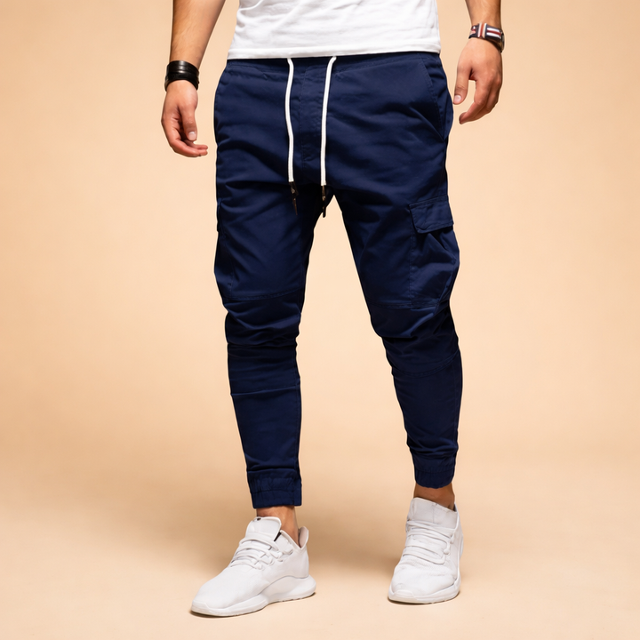 Modne spodnie męskie, slim fit, w odcieniu bordowym, idealne na wieczór.
