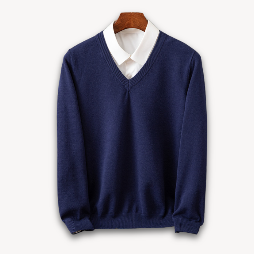 Klasyczny męski sweter V-neck, doskonały do biura i na spotkania smart casual.