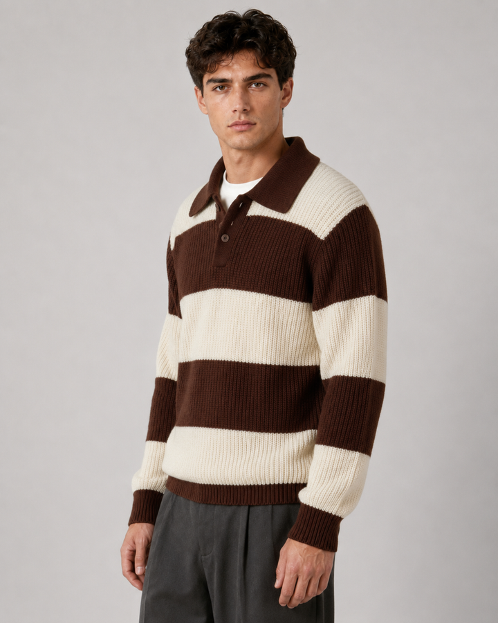 Dzianinowy sweter polo męski w paski. Prążkowany materiał, komfortowa odzież męska na chłodne dni.