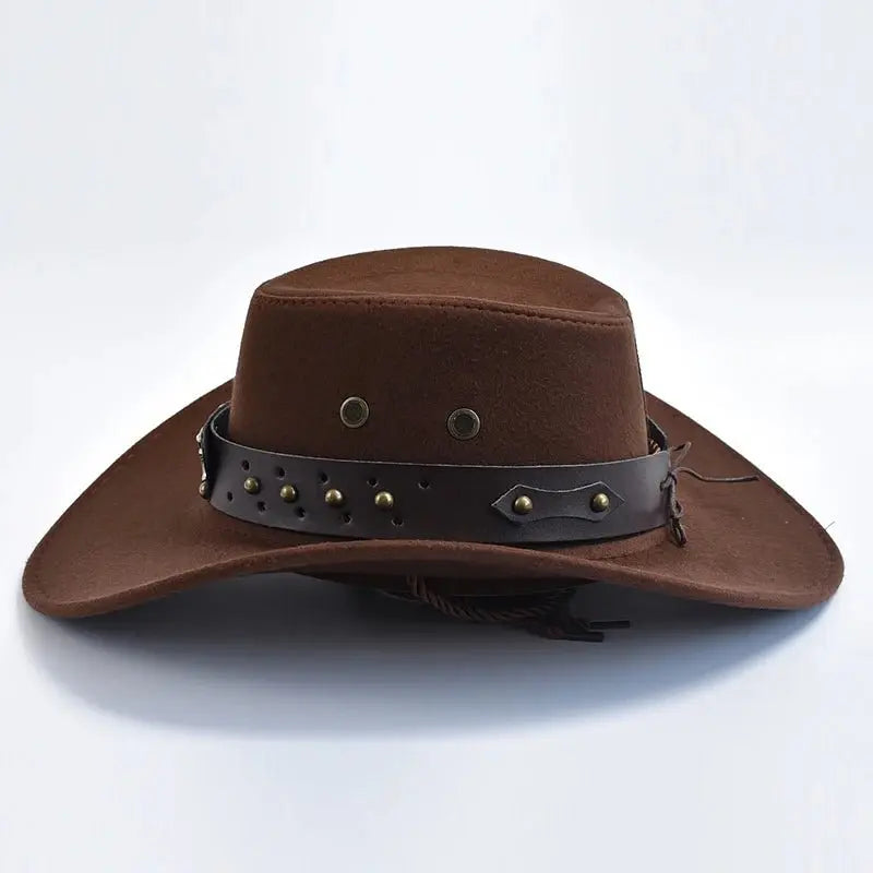 Męski kapelusz kowbojski w stylu western, szerokie rondo, ozdobny pasek ze ćwiekami. Komfort i ochrona.