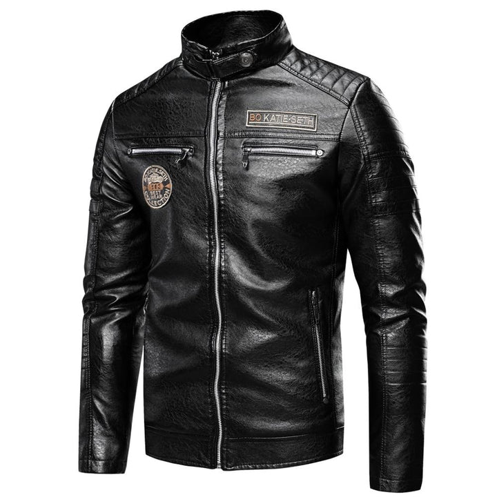 Elegancka męska kurtka z eko-skóry z modnymi naszywkami, idealna do sportowego i codziennego stylu.
