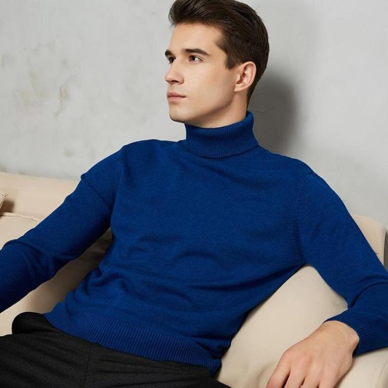 Stylowy męski sweter golf z miękkiej dzianiny, dopasowany krój. Idealny dla casualowego i eleganckiego looku.