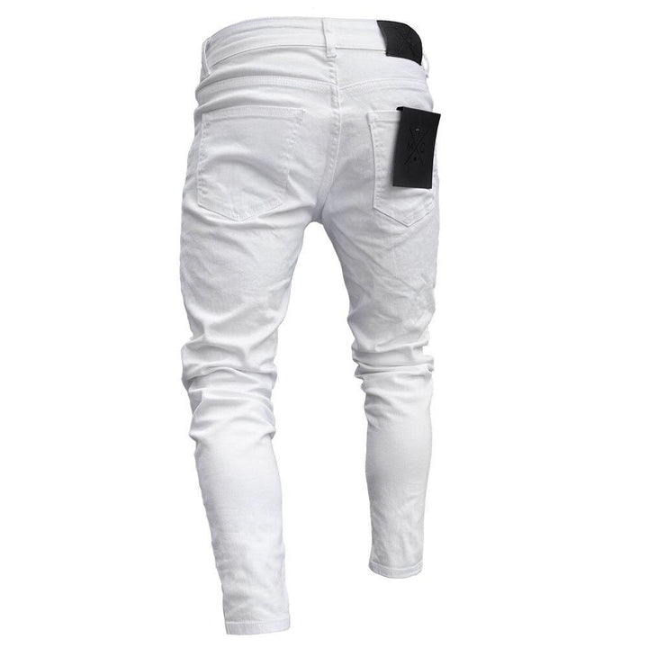 Męskie jeansy slim fit z przetarciami i stylowymi detalami. Odzież męska do miejskich casualowych stylizacji.