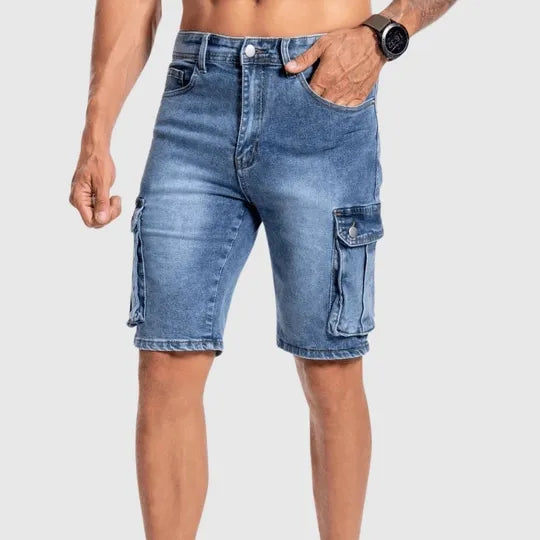 Stylowe męskie szorty cargo denimowe Jonas, idealne na lato. Komfortowa odzież na modne, upalne dni.