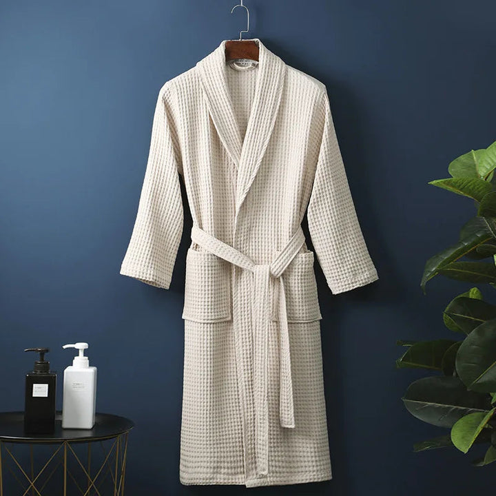 Miękki bawełniany szlafrok unisex do domowego relaksu. Komfortowy, oddychający, idealny po kąpieli lub w spa.