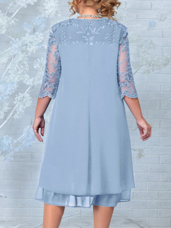 Wizytowa sukienka plus size z misternym haftem kwiatowym, modna i elegancka, idealna na wesele.