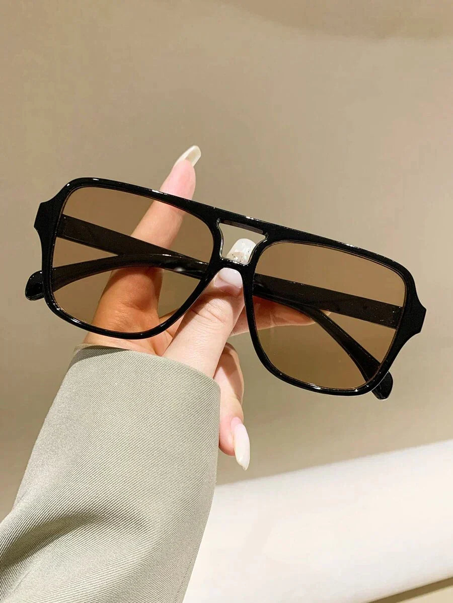 Damskie okulary przeciwsłoneczne Celina. Modna ochrona UV400, idealne akcesorium na lato. Czarne.