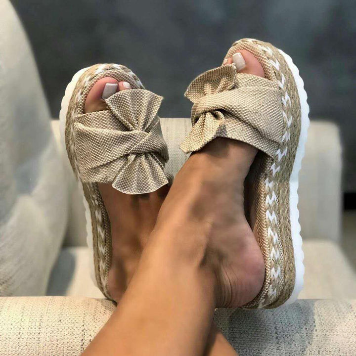 Wygodne sandały damskie Selina na lato. Płaskie buty z ergonomiczną wkładką dla komfortu stopy.