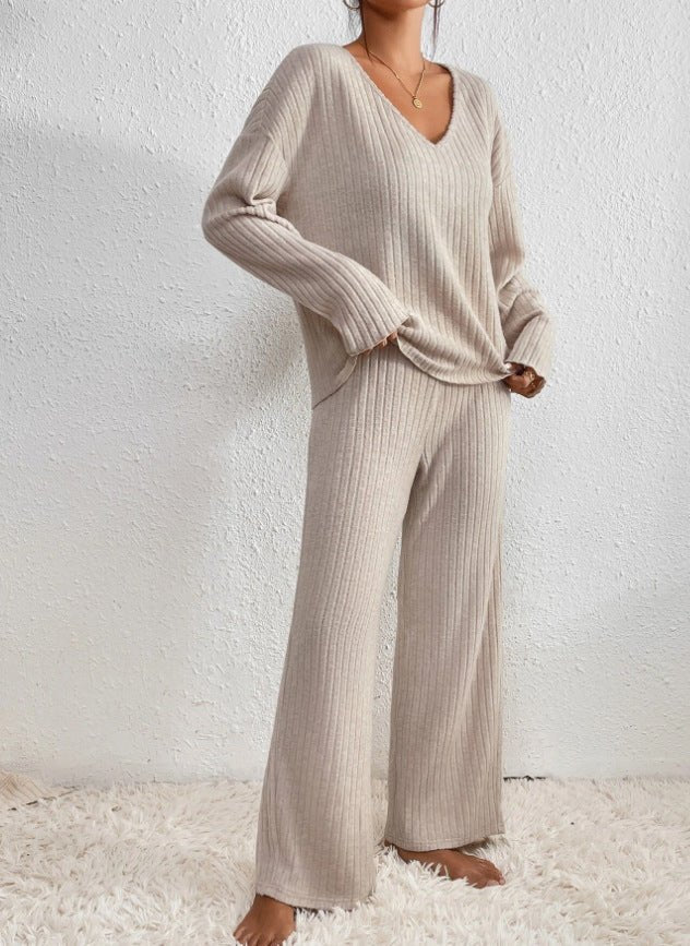 Komfortowy dres damski Ewelina. Modny komplet dresowy idealny do relaksu w domu.