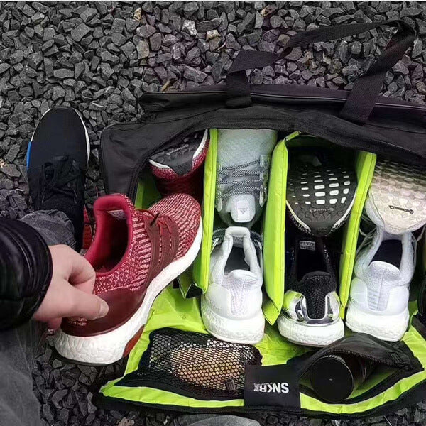 Plecak podróżny na sneakersy, z wodoodpornym zamkiem, idealny do bezpiecznego transportu sprzętu sportowego.