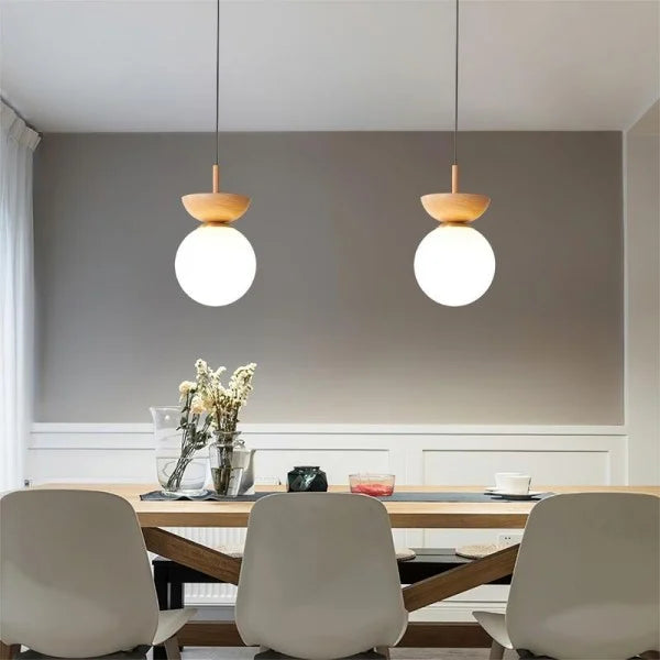 Ekologiczna lampa sufitowa z drewna. Nowoczesny design skandynawski dla ciepłego wnętrza.